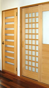 ポプラ無垢ドア格子タイプ自然塗料ナチュラル色